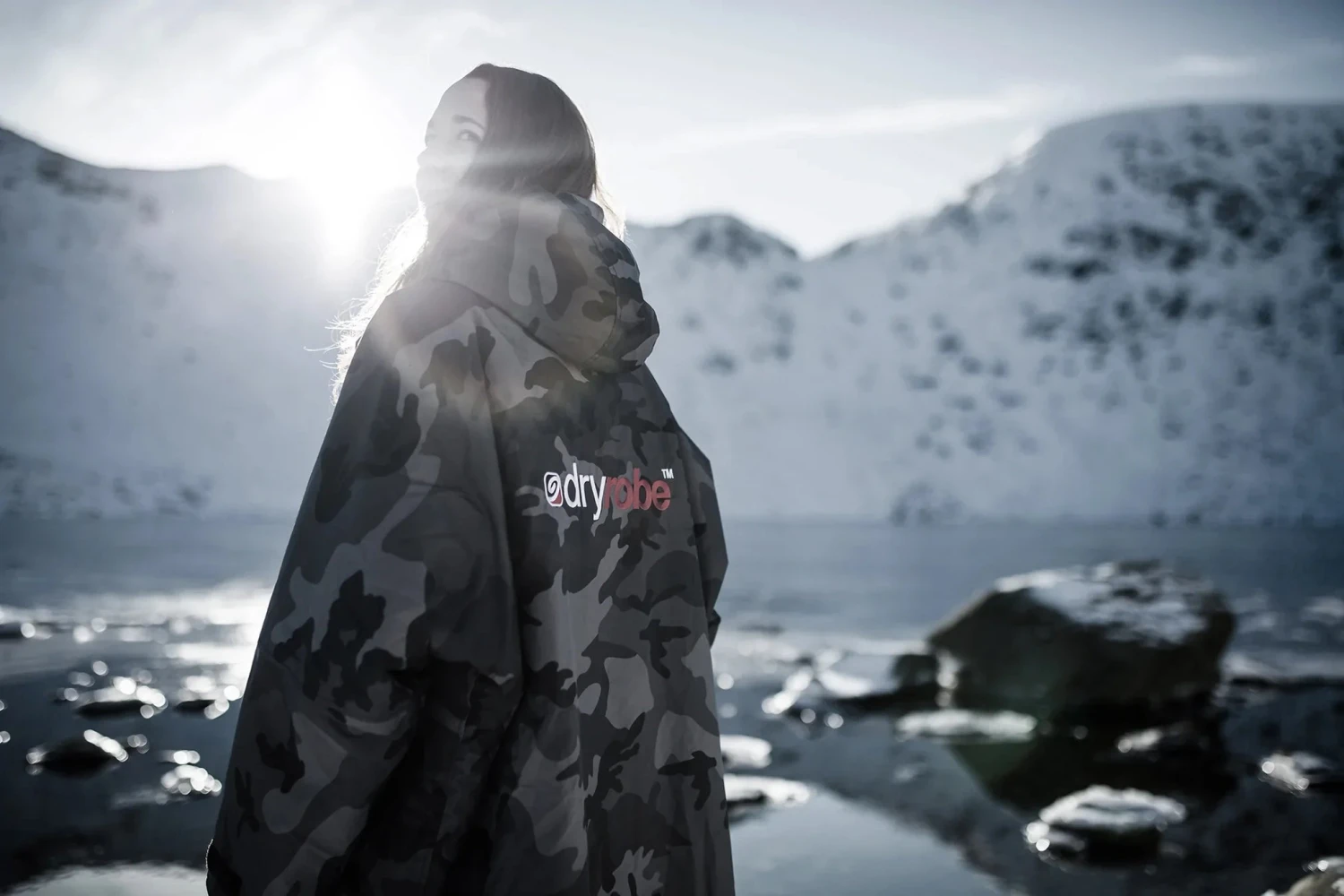 Dryrobe Advance Long Sleeve Black Camouflage - RECYCLED 9 Dryrobe Advance Long Sleeve Black Camouflage - RECYCLED - Image 9