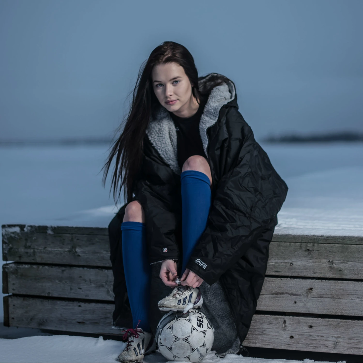 Dryrobe Advance Long Sleeve BLACK GREY - RECYCLED 7 Dryrobe Advance Long Sleeve BLACK GREY - RECYCLED - Image 7