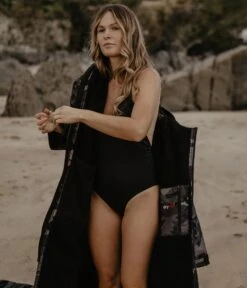 Dryrobe Advance Long Sleeve Black Camouflage - RECYCLED 24 Dryrobe Advance Long Sleeve Black Camouflage - RECYCLED -Outdoor Camping Discount Black Camo 7 2024x2024 e64aec28 8242 412a 957e 4447d90717ef