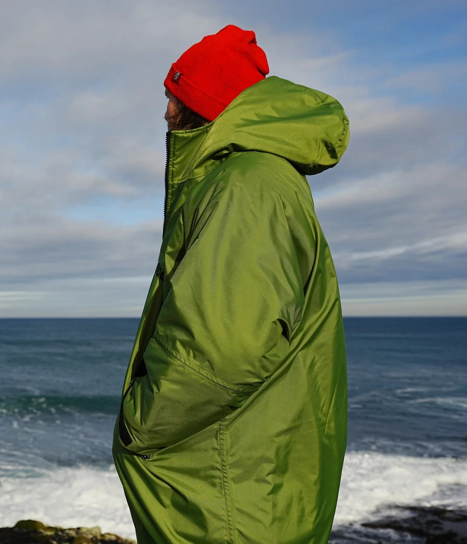 Dryrobe Advance Long Sleeve FOREST GREEN BLACK - RECYCLED 7 Dryrobe Advance Long Sleeve FOREST GREEN BLACK - RECYCLED - Image 7