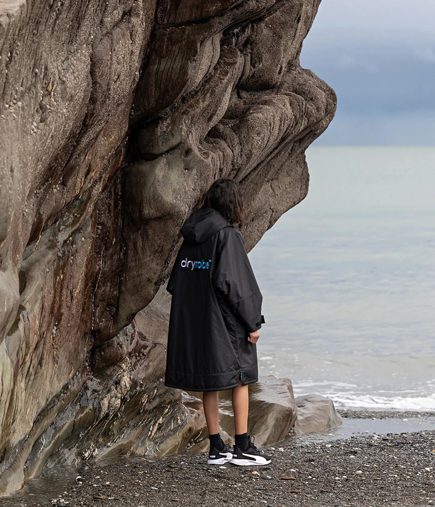 Dryrobe Advance Kids Long Sleeve BLACK BLUE - RECYCLED 5 Dryrobe Advance Kids Long Sleeve BLACK BLUE - RECYCLED - Image 5