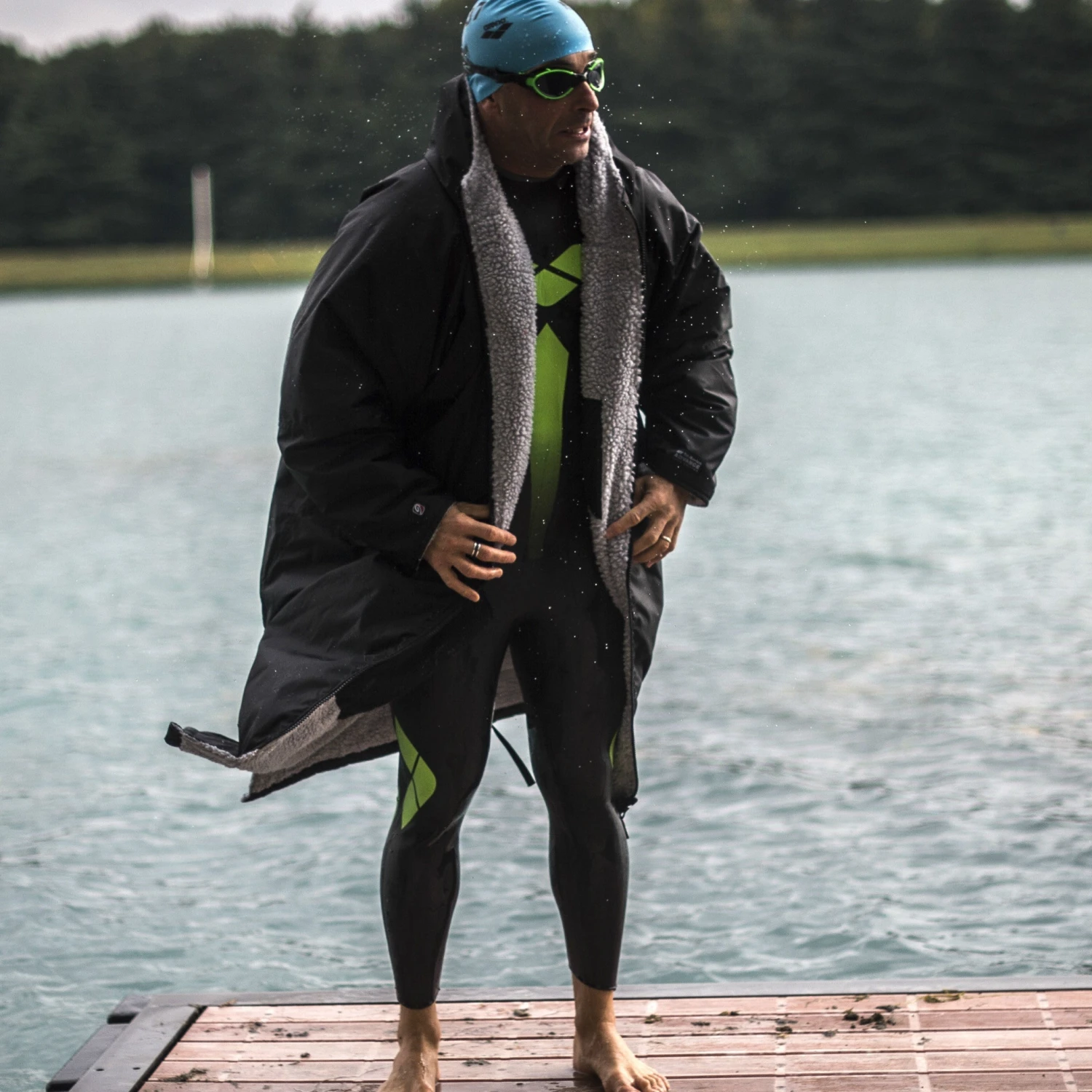 Dryrobe Advance Long Sleeve BLACK GREY - RECYCLED 6 Dryrobe Advance Long Sleeve BLACK GREY - RECYCLED - Image 6