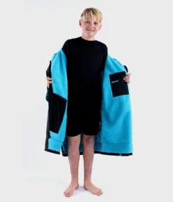 Dryrobe Advance Kids Short Sleeve BLACK BLUE 8 Dryrobe Advance Kids Short Sleeve BLACK BLUE -Outdoor Camping Discount SS Black Blue 2 2024x2024 d5df1ff3 7d9a 479b 9a2b f57674f9865b