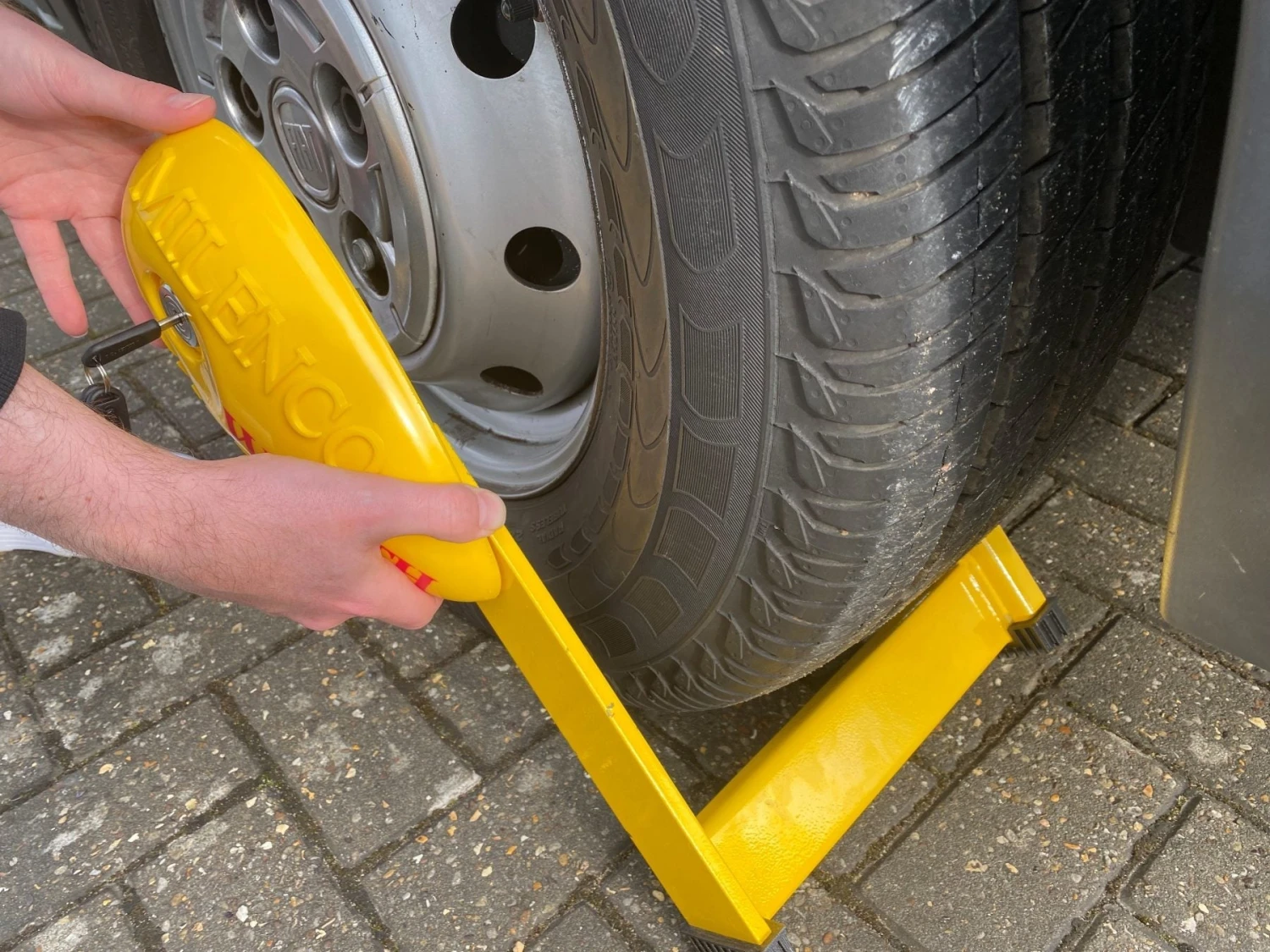 Milenco Wraith 2 Wheel Lock - Caravans 1 Milenco Wraith 2 Wheel Lock - Caravans