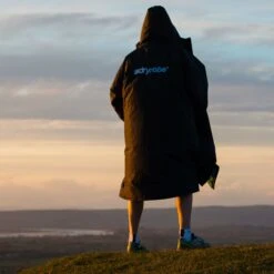 Dryrobe Advance Long Sleeve BLACK BLUE - RECYCLED -Outdoor Camping Discount dryrobe LS BB 26 2024x2024 cf20035e 9e2d 47c1 a3db 5358bc8642f4