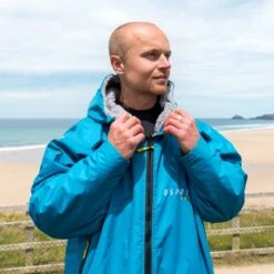 Osprey Unisex Changing Robe Teal -Outdoor Camping Discount su4052 56 changing robe lifestyle 1